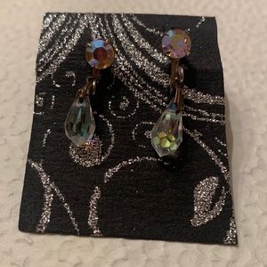 Vintage screw on  back Dew Drop dangle earrings!!! Not signed.